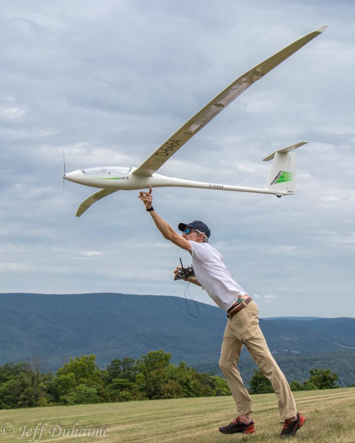 Click image for larger version

Name:	Launching Pete.jpg
Views:	638
Size:	57.8 KB
ID:	45572
